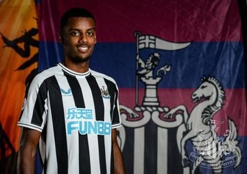 Isak ya es jugador del Newcastle.