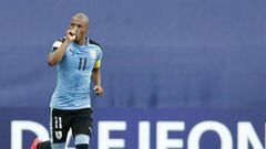 Nico de La Cruz celebra un gol con Uruguay.