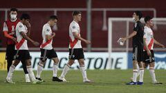 AVELLANEDA, ARGENTINA - JANUARY 05: Players of River Plate leave the field after losing a first leg semifinal match between River Plate and Palmeiras as part of Copa CONMEBOL Libertadores 2020 at Estadio Libertadores de Am&eacute;rica on January 05, 2021 in Avellaneda, Argentina.  (Photo by Juan I. Roncoroni &ndash; Pool/Getty Images)