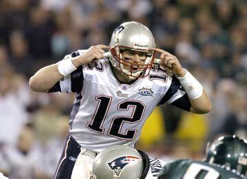 Con la victoria sobre los Eagles en el Super Bowl XXXIX, los Patriots se convirtieron en la primera franquicia bicampeona desde los Broncos (1997-1998) y el primer equipo con tres títulos en cuatro años desde los Cowboys (1992-1995).