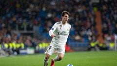 Álvaro Odriozola with the ball at his feet during a Champions League match