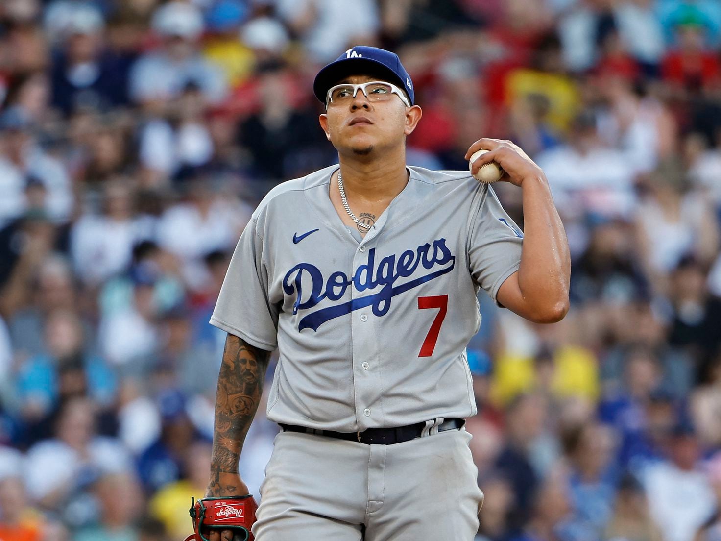 Julio Urías, formerly LA Dodgers, with open doors in the Mexican