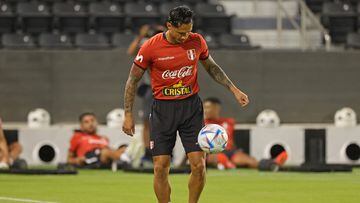 Peru's forward Gianluca Lapadula takes part in a training session at the Jassim bin Hamad stadium in the Qatari capital Doha on June 12, 2022, on the eve of their FIFA World Cup 2022 inter-confederation play-offs match between Australia and Peru. (Photo by KARIM JAAFAR / AFP)