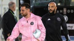 Fort Lauderdale (United States), 21/02/2024.- Inter Miami forward Lionel Messi (L) arrives to the stadium before the beginning of the first match of the MLS regular season between Inter Miami and Real Salt Lake at Chase stadium in Fort Lauderdale, Florida, USA, 21 February 2024. EFE/EPA/CRISTOBAL HERRERA-ULASHKEVICH
