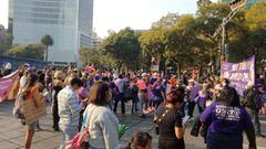 Colectivos feministas marchan sobre Paseo de la Reforma; se dirigen al Zócalo