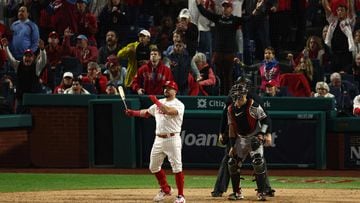 JT Realmuto hits inside-the-park home run to inch Phillies closer