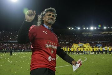 El entrenador antioqueño guió a Independiente Medellín hacía su quinta y sexta estrella en los torneos Finalización 2009 y Apertura 2016.