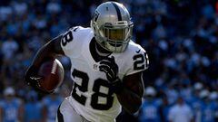 SAN DIEGO, CA - DECEMBER 18: Runningback Latavius Murray #28 of the Oakland Raiders runs for a gain during his team&#039;s game against the San Diego Chargers at Qualcomm Stadium on December 18, 2016 in San Diego, California.   Donald Miralle/Getty Images/AFP == FOR NEWSPAPERS, INTERNET, TELCOS &amp; TELEVISION USE ONLY ==