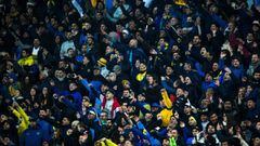 AME7032. BUENOS AIRES (ARGENTINA), 13/08/2019.- Aficionados de Boca Juniors animan este martes en el partido por los 16vos de final de la Copa Argentina entre Boca Juniors y Almagro, en estadio Ciudad de La Plata, Buenos Aires (Argentina). EFE/Demian Alday