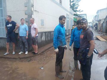 Rafa Nadal during the clean-up operation after the Mallorca floods.