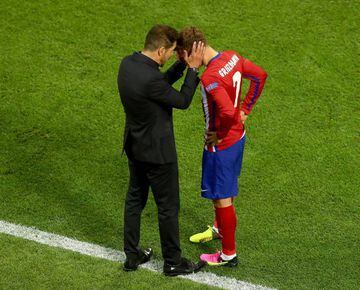 Simeone tries to console Antoine Griezmann after his penalty miss in the Champions League Final.