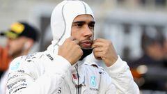ABU DHABI, UNITED ARAB EMIRATES - NOVEMBER 27: Lewis Hamilton of Great Britain and Mercedes GP prepares for the race on the grid during the Abu Dhabi Formula One Grand Prix at Yas Marina Circuit on November 27, 2016 in Abu Dhabi, United Arab Emirates. (Photo by Mark Thompson/Getty Images)