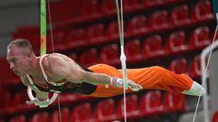 HHY05. Rio De Janeiro (Brazil), 03/08/2016.- Artistic gymnast Yuri van Gelder of Netherlands practice on the rings during a training session for the Rio 2016 Olympic Games at the Rio Olympic Arena in Rio de Janeiro, Brazil, 03 August 2016. (Brasil, Pa&iacute;ses Bajos; Holanda) EFE/EPA/HOW HWEE YOUNG