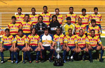 Un año después de su debut, se alzó como campeón del Fútbol Mexicano en el torneo Invierno 2000, cuando Monarcas derrotó en la final a Toluca en penales. Muñoz era el suplente de David Comizzo. 