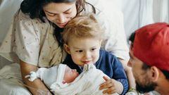Michael Phelps con su mujer Nicole y sus dos hijos, Boomer y Beckett Richard, el peque&ntilde;o reci&eacute;n nacido. 