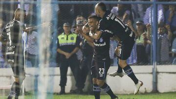 Libertadores holders Gremio draw first blood in QFs