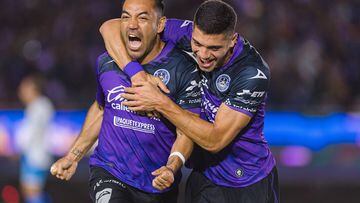 Marco Fabián festeja su gol en contra de Puebla