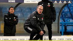 Leeds United&#039;s Argentinian head coach Marcelo Bielsa shouts instructions to his players from the touchline during the English Premier League football match between Leeds United and Crystal Palace at Elland Road in Leeds, northern England on February 8, 2021. (Photo by Tim Keeton / POOL / AFP) / RESTRICTED TO EDITORIAL USE. No use with unauthorized audio, video, data, fixture lists, club/league logos or &#039;live&#039; services. Online in-match use limited to 120 images. An additional 40 images may be used in extra time. No video emulation. Social media in-match use limited to 120 images. An additional 40 images may be used in extra time. No use in betting publications, games or single club/league/player publications. / 