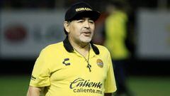 Maradona recibi&oacute; esta tarde el alta m&eacute;dica tras pasar unas horas internado en la Cl&iacute;nica Olivos, donde le detectaron una hemorragia estomacal.