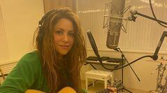 Shakira cumple 46 años y llora con Carlos Vives por un regalo especial