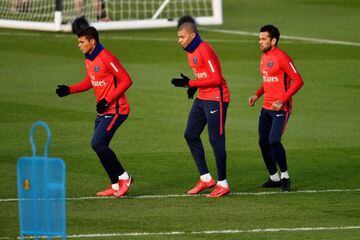 Thiago Silva, Kylian Mbappé and Dani Alves in training in Saint-Germain-en-Laye earlier this month.