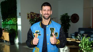 El tenista serbio Novak Djokovic llega este lunes al aeropuerto de Málaga.