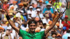 Roger Federer celebra su victoria ante Rafa Nadal en la final del Masters 1.000 de Miami.
