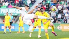 ELCHE, SPAIN - FEBRUARY 04: Diego Gonzalez of Elche CF misses a chance during the LaLiga Santander match between Elche CF and Villarreal CF at Estadio Manuel Martinez Valero on February 04, 2023 in Elche, Spain. (Photo by Aitor Alcalde/Getty Images)