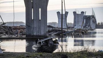 KHERSON, UKRAINE - NOVEMBER 14: Antonovski Bridge, which is allegedly demolished to stop Ukrainian forces from crossing the Dnieper River as Russian forces withdrew to its left side of the river, is seen after Russian retreat from Kherson, Ukraine on November 14, 2022. The only transportation road from Kherson to Crimea was the Antonovski Bridge. (Photo by Metin Aktas/Anadolu Agency via Getty Images)