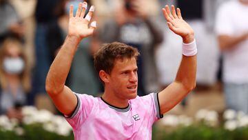 PARIS, FRANCE - JUNE 05: Diego Schwartzman of Argentina celebrates after winning his Men&#039;s Singles third round match against Philipp Kohlschreiber of Germany on day seven of the 2021 French Open at Roland Garros on June 05, 2021 in Paris, France. (Ph