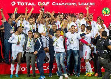 Wydad Casablanca's players celebrate after winning the CAF Champions League final football match between Egypt's Al-Ahly and Morocco's Wydad Casablanca on November 4, 2017