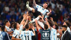 LONDON, ENGLAND - JUNE 01: Lionel Messi of Argentina is thrown in the air by their teammates as they celebrate their sides victory in the 2022 Finalissima match between Italy and Argentina at Wembley Stadium on June 01, 2022 in London, England. (Photo by 