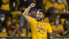 Andr&eacute;-Pierre Gignac festeja su gol contra las Chivas