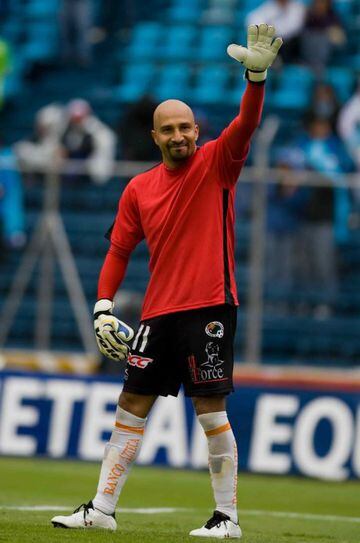 Tras su salida del Cruz Azul en el 2008, regresó al Estadio Azul como titular en el Apertura 2009 cuando venció al equipo de sus amores 2-0 como arquero de los Jaguares de Chiapas.