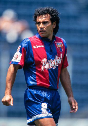 Bajo las órdenes de un viejo rival suyo, Ricardo La Volpe, Hugo volvió al futbol mexicano con los Potros de Hierro, con los cuales tampoco tuvo mucha suerte donde marcó 13 goles en 31 partidos.
