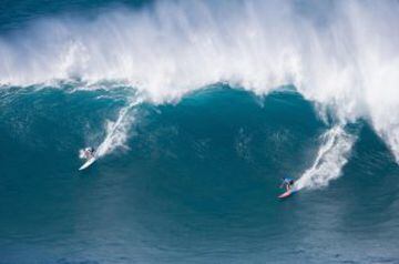El resto de surfistas no se lo pusieron fácil a Billy Kemper. En varias ocasiones, más de uno se lanzaba a por la misma ola.