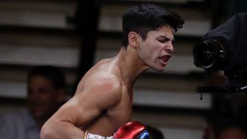 Ryan García en combate de boxeo