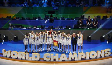 2023 Germany players pose for a picture after winning the FIBA World Cup 2023 Final