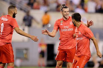 Bale (centre) celebrates with Benzema (left) and Asensio.