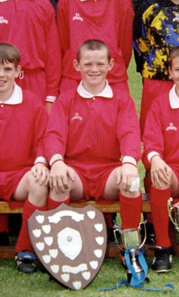 Esta foto corresponde a Rooney en su etapa con el Everton juvenil, a los 11 años de edad.