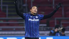 Luis Muriel celebrando un gol con Atalanta.