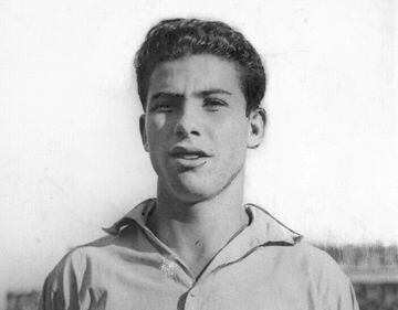 Jugó en la U.D Las Palmas desde 1955 hasta 1957.