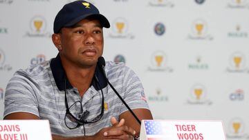 El asistente del capit&aacute;n Tiger Woods del equipo de Estados Unidos asiste a una conferencia de prensa durante las rondas de pr&aacute;ctica antes de la Copa de Presidentes, en el Liberty National Golf Club en Jersey City, Nueva Jersey (EE.UU.).