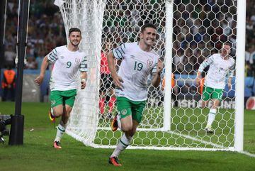 Robbie Brady of Republic of Ireland celebrates after he scores during the UEFA EURO 2016 Group E match between Italy and Republic of Ireland