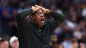 SACRAMENTO, CALIFORNIA - APRIL 17: Sacramento Kings head coach Mike Brown reacts to a call during their game against the Golden State Warriors during Game Two of the Western Conference First Round Playoffs at Golden 1 Center on April 17, 2023 in Sacramento, California. NOTE TO USER: User expressly acknowledges and agrees that, by downloading and or using this photograph, User is consenting to the terms and conditions of the Getty Images License Agreement.   Ezra Shaw/Getty Images/AFP (Photo by EZRA SHAW / GETTY IMAGES NORTH AMERICA / Getty Images via AFP)