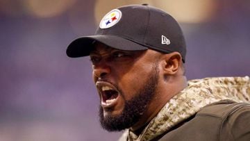 INDIANAPOLIS, IN - NOVEMBER 12: Head coach Mike Tomlin of the Pittsburgh Steelers talks with a referee against the Indianapolis Colts during the first quarter at Lucas Oil Stadium on November 12, 2017 in Indianapolis, Indiana.   Andy Lyons/Getty Images/AFP == FOR NEWSPAPERS, INTERNET, TELCOS &amp; TELEVISION USE ONLY ==