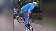 A grandfather borrowed his grandson’s bike and performed a couple of freestyle tricks to the surprise of those who were filming him.