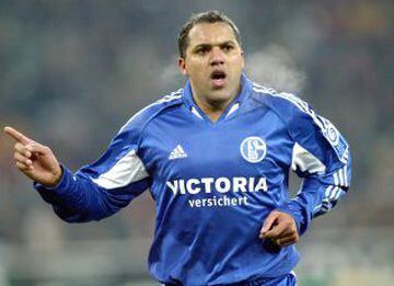 Fue el futbolista más caro de la historia del Werder Bremen. Por su rapidez y complexión, Aílton se ganó el apodo de 'kugelblitz', algo así como relámpago esférico.