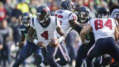 SEATTLE, WA - OCTOBER 29: Quarterback Deshaun Watson #4 of the Houston Texans rushes against the Seattle Seahawks at CenturyLink Field on October 29, 2017 in Seattle, Washington.   Otto Greule Jr/Getty Images/AFP == FOR NEWSPAPERS, INTERNET, TELCOS &amp; TELEVISION USE ONLY ==