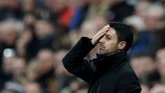 Mikel Arteta, entrenador del Arsenal, se lamenta durante el partido ante el Newcastle.